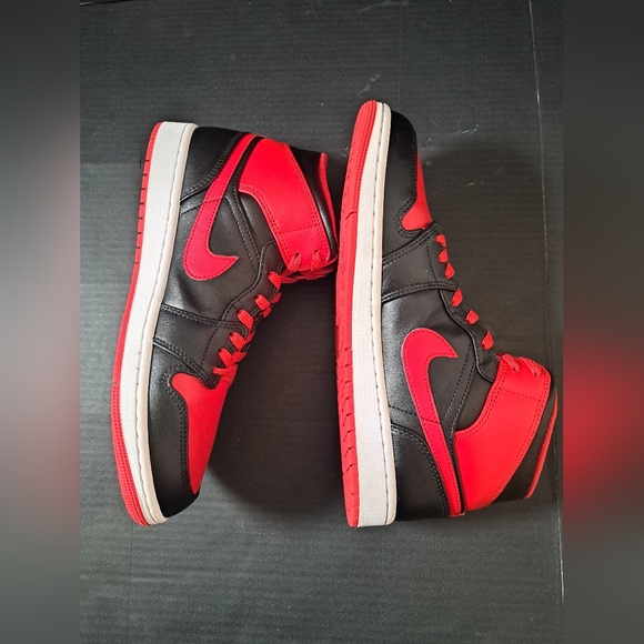 2022 Nike Air Jordan 1 Mid 'Alternate Bred Men's Sneakers Size 10. (No Box) - Picture 12 of 16